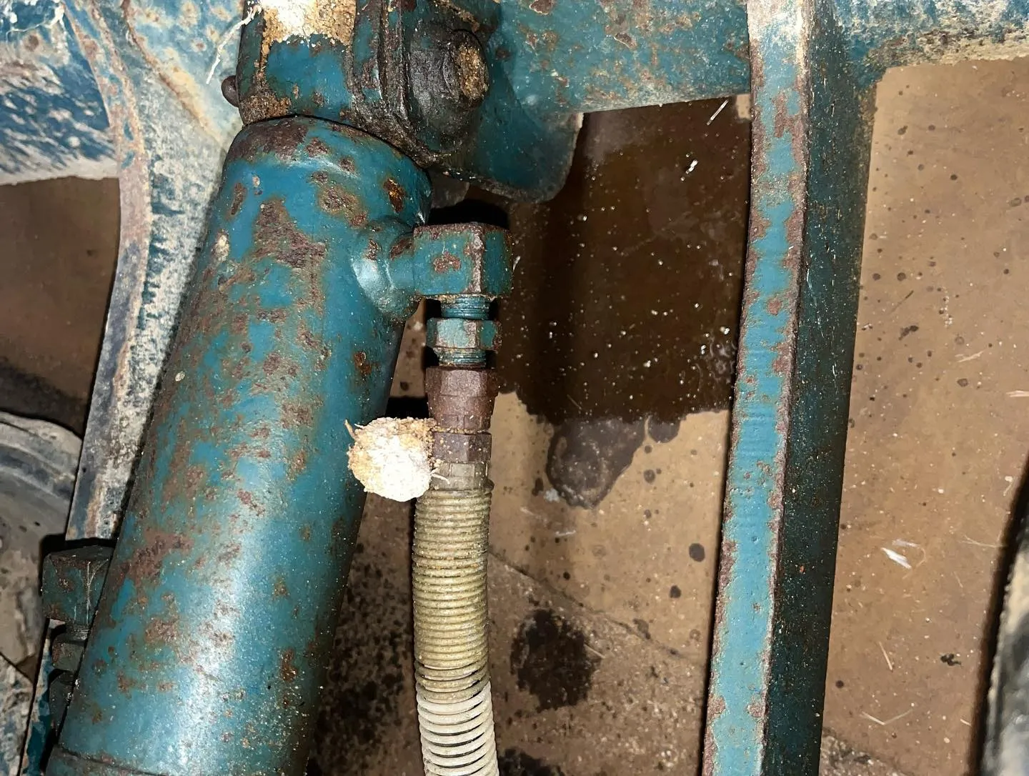 ヤンマー小型建設機械B08シリンダー油漏れ修理@福岡県粕屋郡...