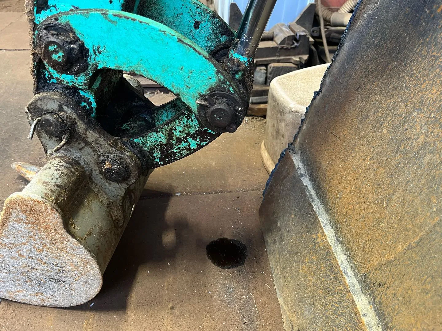 ヤンマー小型建設機械B08シリンダー油漏れ修理@福岡県粕屋郡...