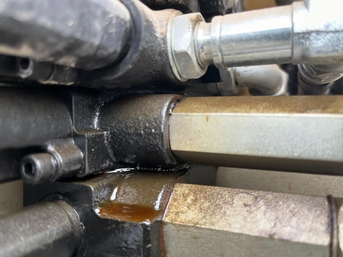 CAT建設機械030SR油漏れ修理@福岡県那珂川市